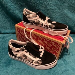 NWT Vans Old Skool Black and White Camo Sneakers